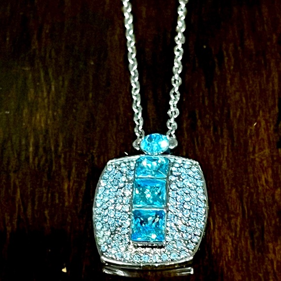 COPY - Givenchy necklace and earring set. Excellent condition. - Picture 3 of 7